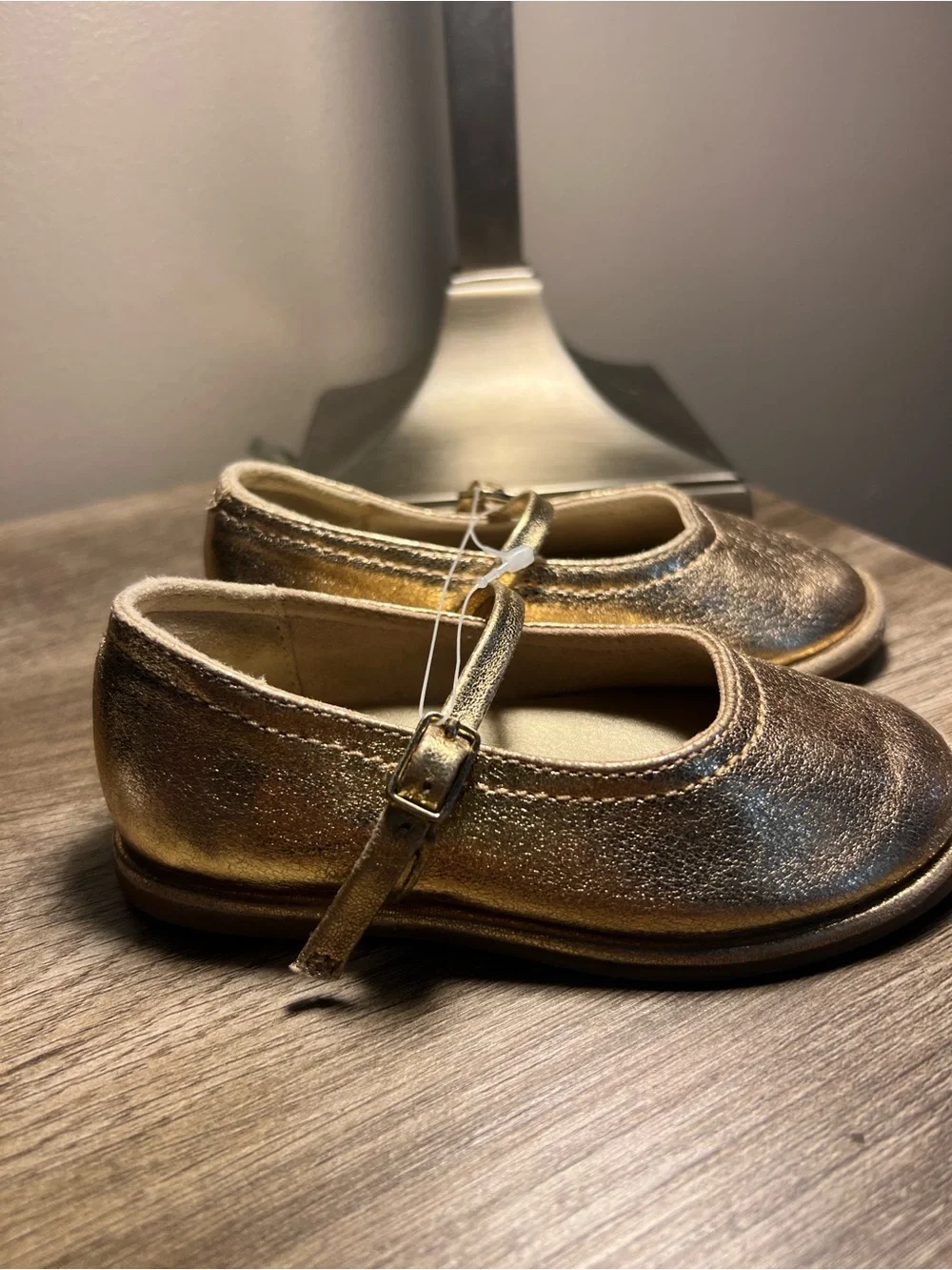 Zara Girls Gold Mary Jane Dress Shoes stock (10)